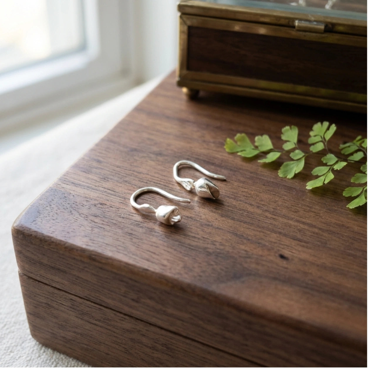 Pankhuri Hook Earing